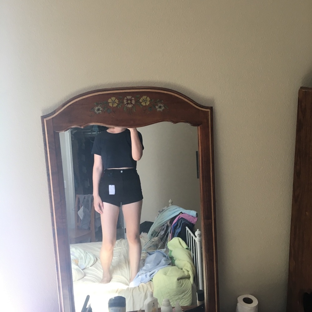 LF black highwaisted cuffed shorts - Picture 5 of 5